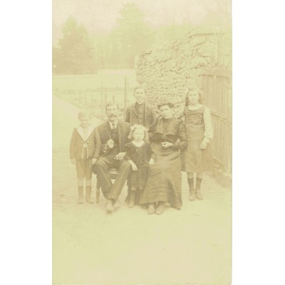 CPA - FONTAINEBLEAU - Portrait De Famille - Années 1900
