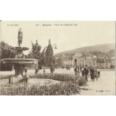 CPA: ANNECY. LACE DE L'HOTEL DE VILLE, ANIMEE. Années 1900.