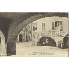 CPA: ANNECY. LES ARCADES ET LA RUE STE-CLAIRE .Années 1910.