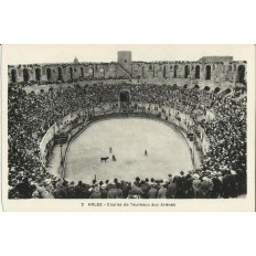 CPA: ARLES, COURSE DE TAUREAUX AUX ARENES , vers 1910.