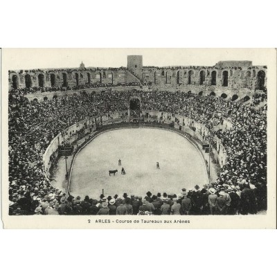 CPA: ARLES, COURSE DE TAUREAUX AUX ARENES , vers 1910.