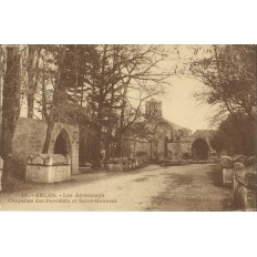 CPA: ARLES, LES ALYSCAMPS, CHAPELLE DES PORCELETS ET SAINT-HONORAT, vers 1920.