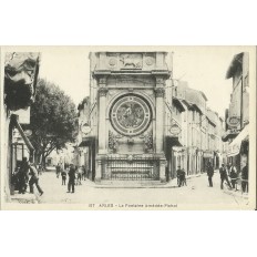 CPA: ARLES,LA FONTAINE AMEDEE-PICHOT, vers 1910.