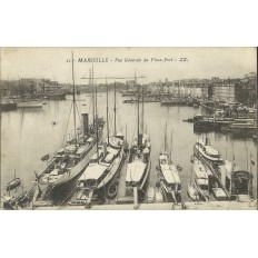 CPA: MARSEILLE, BATEAUX ET VUE GENERALE DU VIEUX PORT, vers 1910