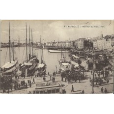 CPA: MARSEILLE, INTERIEUR DU VIEUX PORT ANIMEE, VERS 1920.