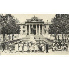 CPA: MARSEILLE, LE PALAIS DE JUSTICE ET LA STATUE BERRYER, ANIMEE,ANNEES 1910.