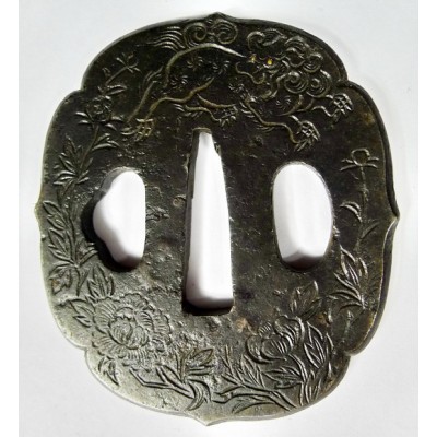 JAPON, JAPAN. TSUBA en FER LAQUE, TSUBA in LACQUERED & CHASED IRON