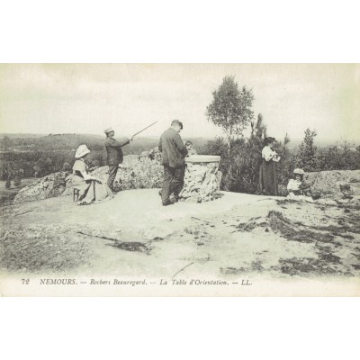 CPA - NEMOURS - Rochers Beauregard - La Table D'Orientation - Années 1910
