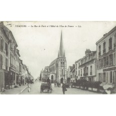 CPA - NEMOURS - La Rue De Paris & L'Hôtel De L'Ecu De France - Années 1910