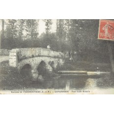 CPA - FARMOUTIERS - Lavanderie - Pont Gallo Romain - Années 1910.