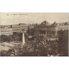 CPA: ALGERIE, ANNEES 1910. ORAN, L'HOTEL DE VILLE, L'OBELISQUE.