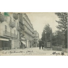 CPA: AIX-LES-BAINS. ENTREE DU GRAND CERCLE. vers 1900. ANIMEE.