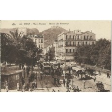 CPA: ALGERIE, ANNEES 1910. ORAN, PLACE D'ARMES, STATIONS DES TRAMWAYS.