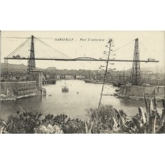 CPA: MARSEILLE,ANNEES 1920. PONT TRANSBORDEUR, VUE DE L'ENTREE DU PORT.