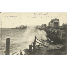 CPA: PARAME.La Digue après la Marée d'Octobre, vers 1900
