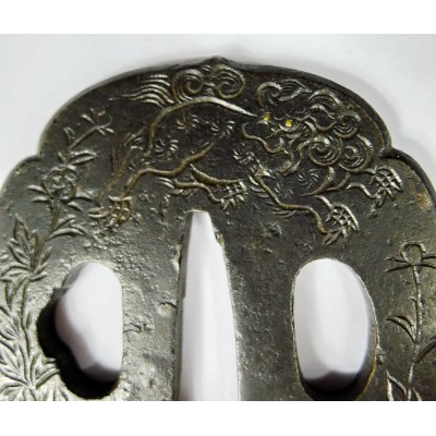 JAPON, JAPAN. TSUBA en FER LAQUE, TSUBA in LACQUERED & CHASED IRON