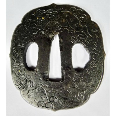 JAPON, JAPAN. TSUBA en FER LAQUE, TSUBA in LACQUERED & CHASED IRON