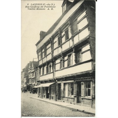 CPA: LANNION, Rue Geoffroy-de-Pontblanc,ANCIENNE MAISON GOURIOU, vers 1900