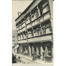 CPA: LANNION, Vieilles Maisons rue des Capucins, vers 1900