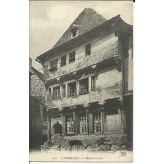CPA: LAMBALLE, Maison en Bois, vers 1900