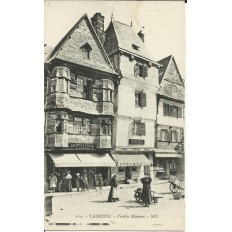 CPA: LANNION, Chapellerie LENOIR, vers 1910