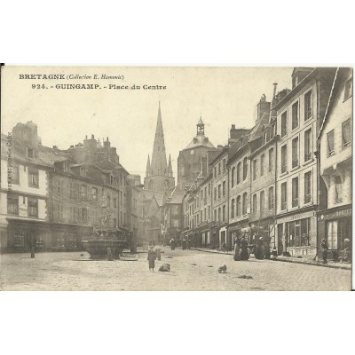 CPA: GUINGAMP, La Place du Centre, Animée, années 1900
