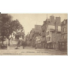 CPA: GUINGAMP, la Place du Centre, années 1920