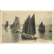 CPA: AUDIERNE, Barques au large, années 1900
