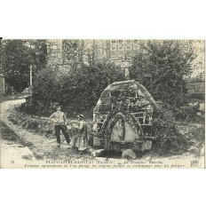 CPA: PLOUGASTEL-DAOULAS, la Fontaine Blanche, vers 1900