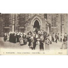 CPA: PLOUGASTEL, Pardon de Saint-Pierre, sortie de Messe, vers 1900