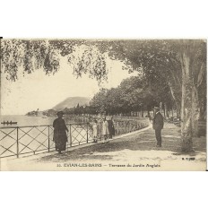 CPA: EVIAN-LES-BAINS, Terrasse du Jardin Anglais. Années 1920.