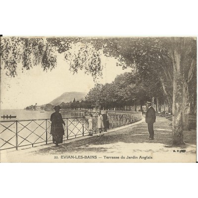 CPA: EVIAN-LES-BAINS, Terrasse du Jardin Anglais. Années 1920.