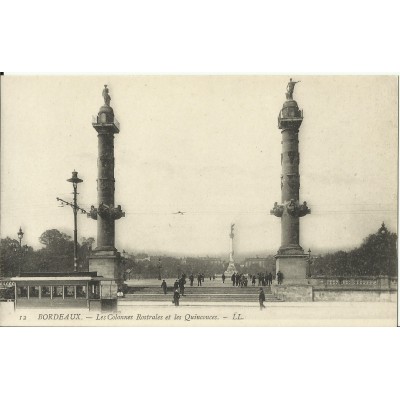 CPA: BORDEAUX, Les Colonnes Rostrales et les Quinconces, vers 1900