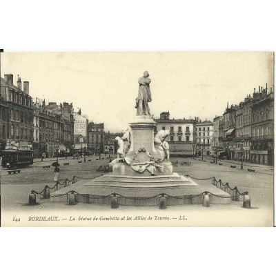 CPA: BORDEAUX, La Statue de Gambetta et les allées de Tourny, vers 1900