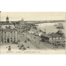 CPA: BORDEAUX, Les Quais, Vue prise de la Douane, vers 1900