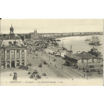 CPA: BORDEAUX, Les Quais, Vue prise de la Douane, vers 1900