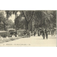 CPA: BORDEAUX, Une Allée du Jardin Public, vers 1900