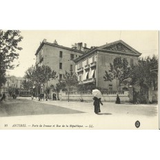 CPA: ANTIBES, Porte de France et Rue de la République, Années 1900