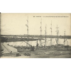 CPA: NANTES, La Loire et le Port au bas des Cent-Marches, vers 1910