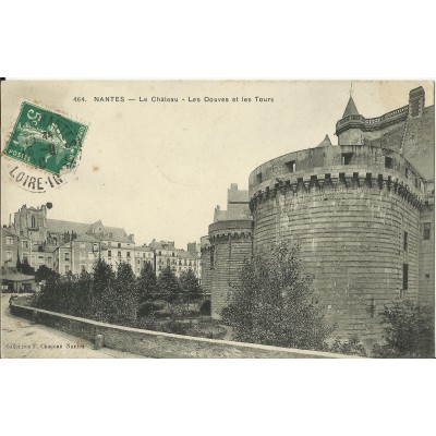 CPA: NANTES, Le Chateau, les douves et les Tours, vers 1910