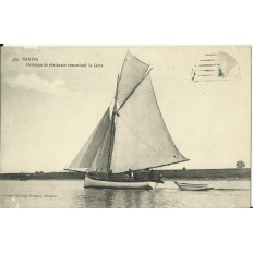 CPA: NANTES, Chaloupe de Plaisance remontant la Loire vers 1900