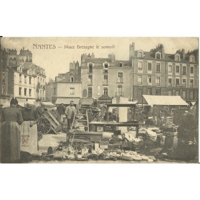 CPA: NANTES, Place Bretagne le Samedi, vers 1900