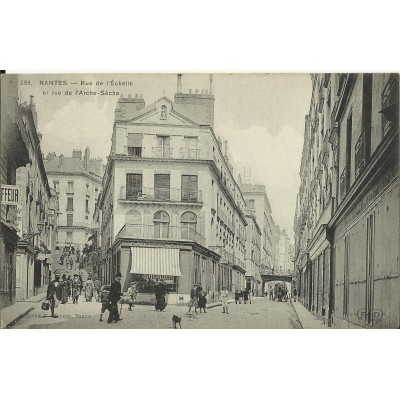 CPA: NANTES, Rue de l'Echelle et rue de l'Arche-Sèche, vers 1900