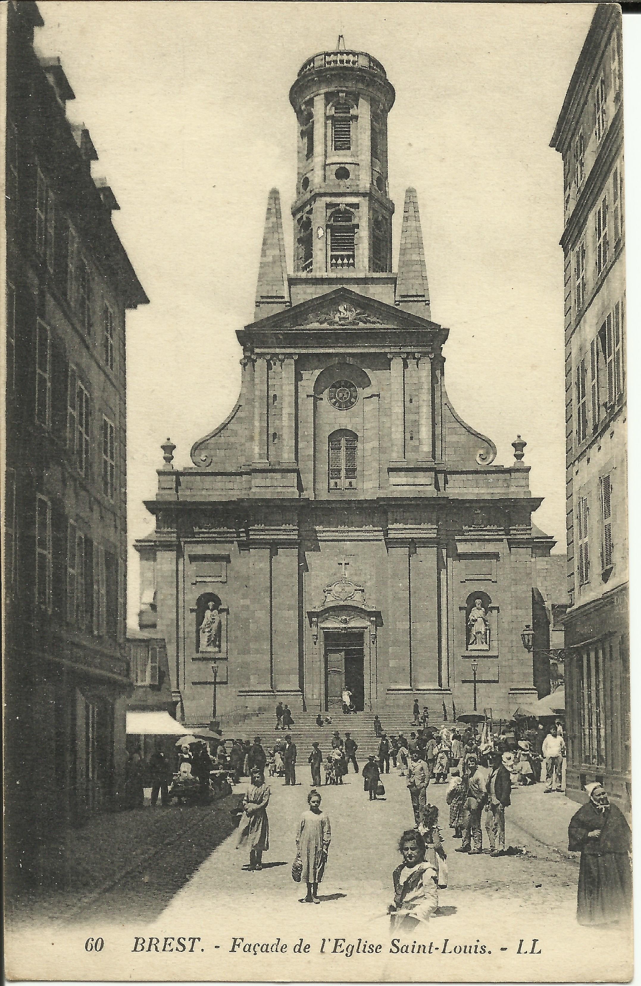 CPA: BREST, Une vue de l'Eglise St-Louis (E), vers 1910