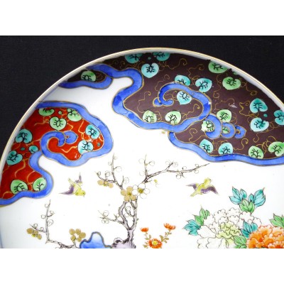 CHINE ou JAPON, ASSIETTE en PORCELAINE. CHINA or JAPAN, PLATE.