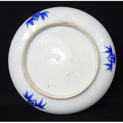 CHINE ou JAPON, ASSIETTE en PORCELAINE. CHINA or JAPAN, PLATE.