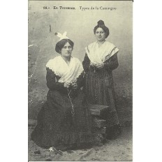 CPA (REPROD): Femmes de CAMARGUE, vers 1900.