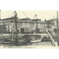 CPA: (REPRO). LES SABLES-d'-OLONNE, La Poissonnerie, vers 1900.