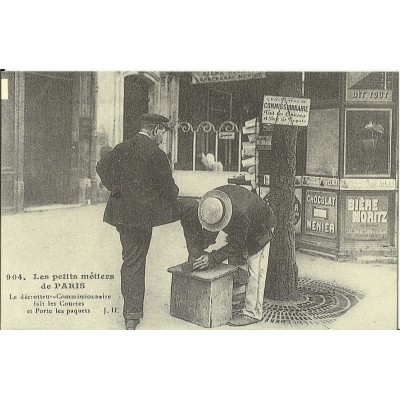 CPA: (REPRO). PARIS, Le Décrotteur-Commissionnaire, vers 1900.