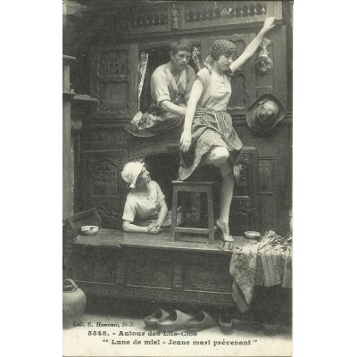CPA: BRETAGNE, Autour des LITS-CLOS " Lune de Miel...", vers 1920
